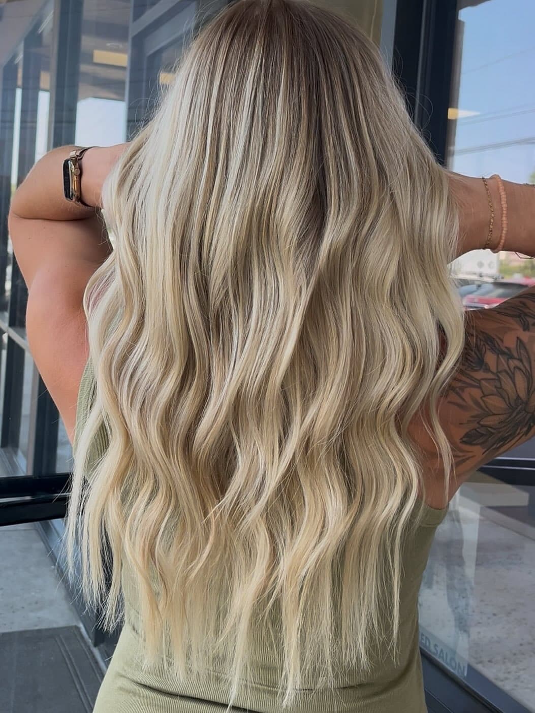 +18” weft install
3 different shades of blondes to make the perfect blend 😍
@thehairshopinc has the best hair 💋🍒⚡️