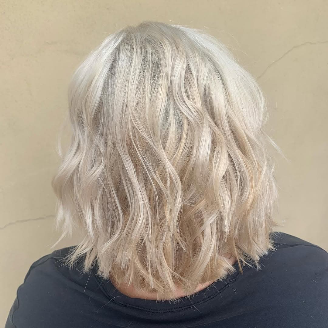 Summer chop ☀️ .
.
#hairbybrittneydubia #salonmidori #fullerton #orangecounty #summerhair #summervibes #beachwaves #blondebombshell #blondehair #chop #shorthair #hairgoals
