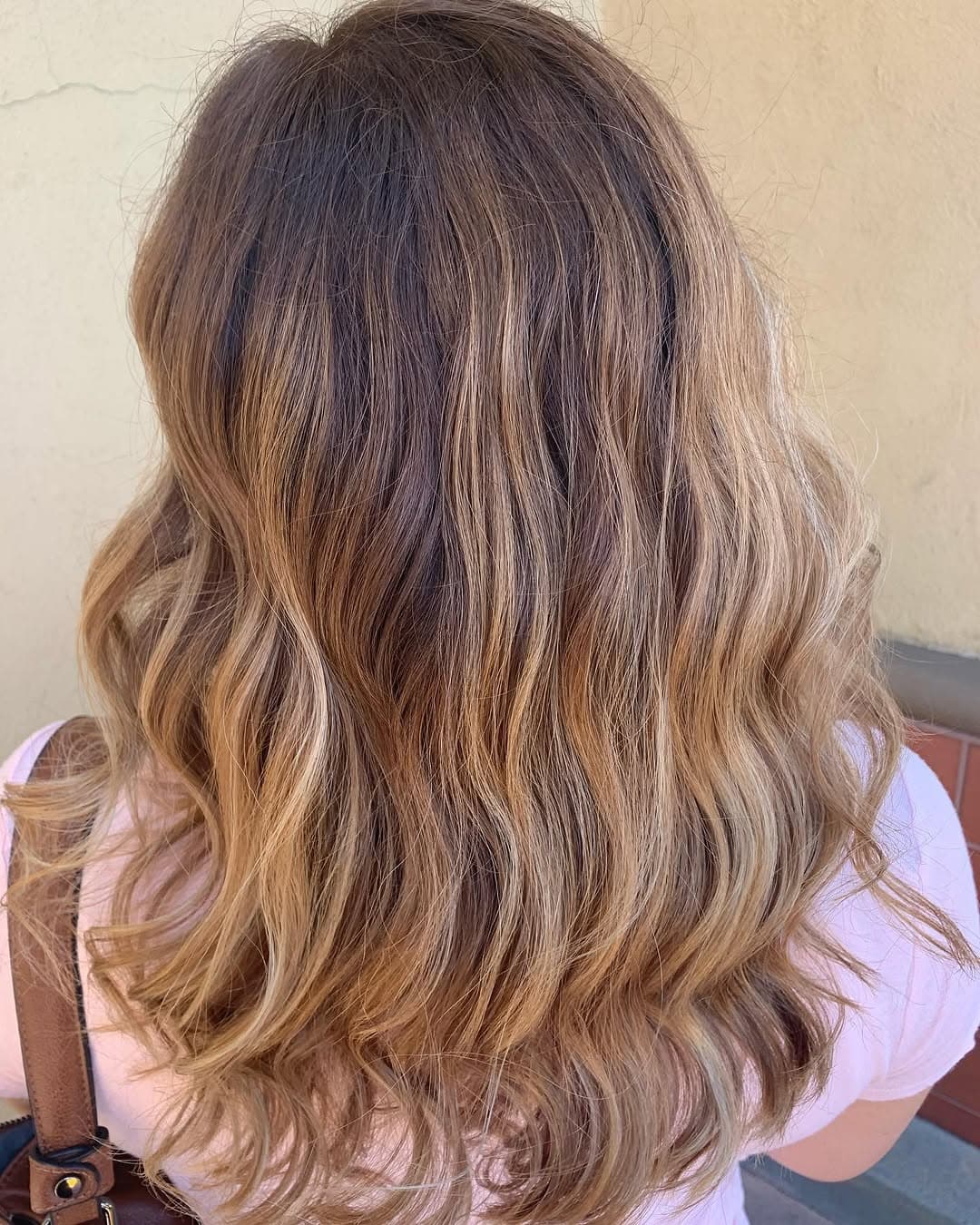A little ☀️ on a ☁️ day.
.
.
.
.
#hairbybrittneydubia #balayage #balayagehair #balayagehighlights #warmtones #warmblonde #summerhaircolor #summer2020 #summerhair #beachwaves