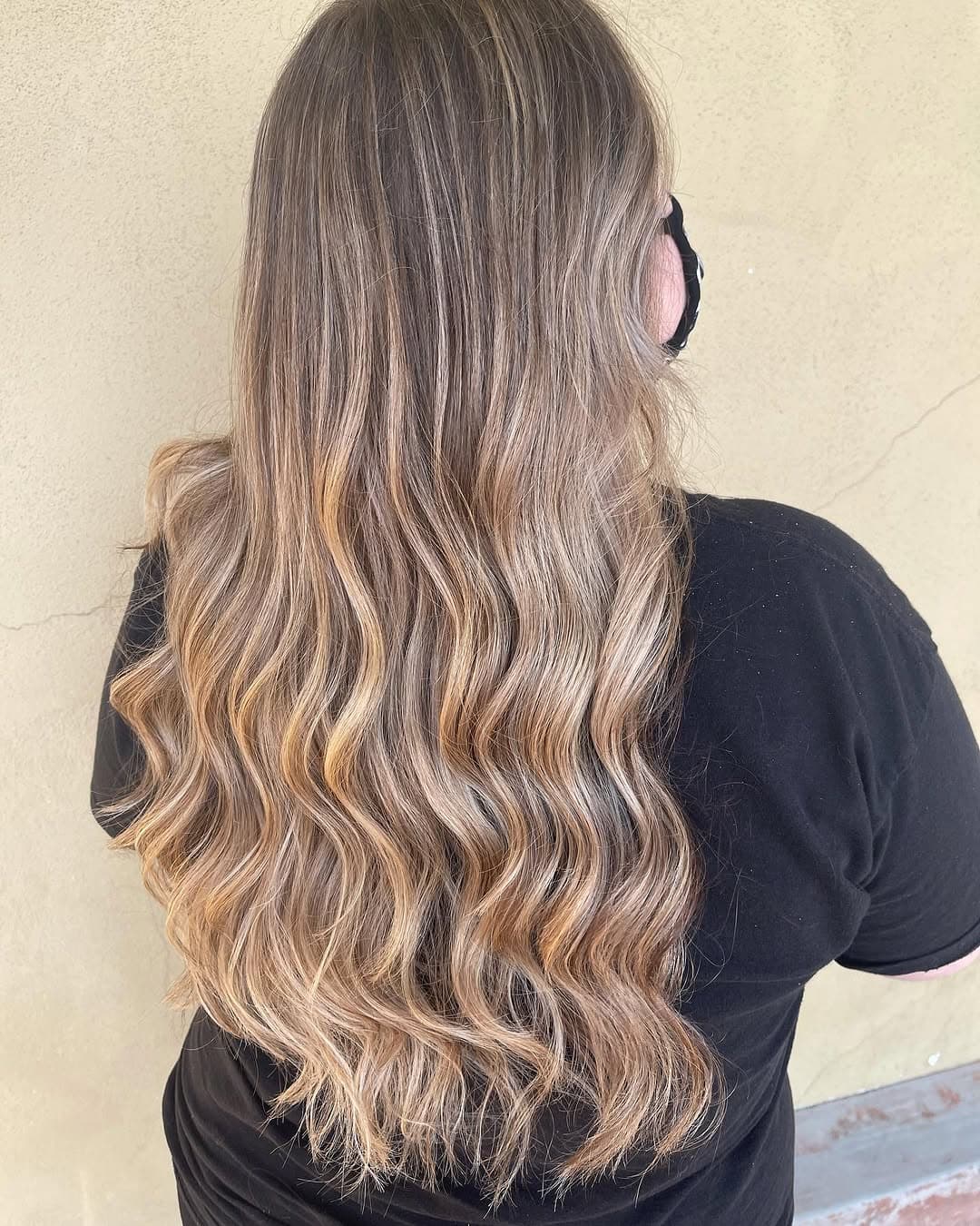 🌻
.
.
.
#hairbybrittneydubia #balayage #balayagehighlights #balayagehair #blonde #blondie #beachwaves #highlights #babylights #babylightsandbalayage #orangecounty #fullerton #salon #salonlife #salonmidori #stylist #styling #hairstyles #hair #hairgoals
