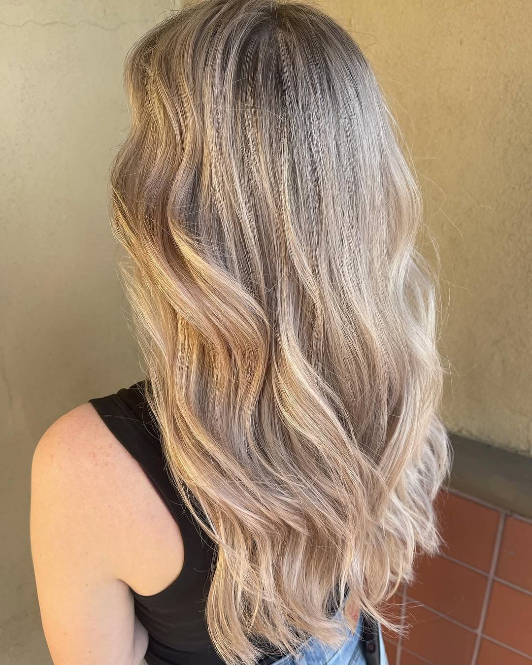 Blonde bombshell 💣
.
.
.
#hairbybrittneydubia #salonmidori #fullerton #orangecounty #ochairstylist #balayage #balayagehair #balayagehighlights #blonde #blondie #blondebombshell #bombshell #hairgoals #hairtransformation #hairstyle #hair #beachwaves #curls #hairlove #hairpainting