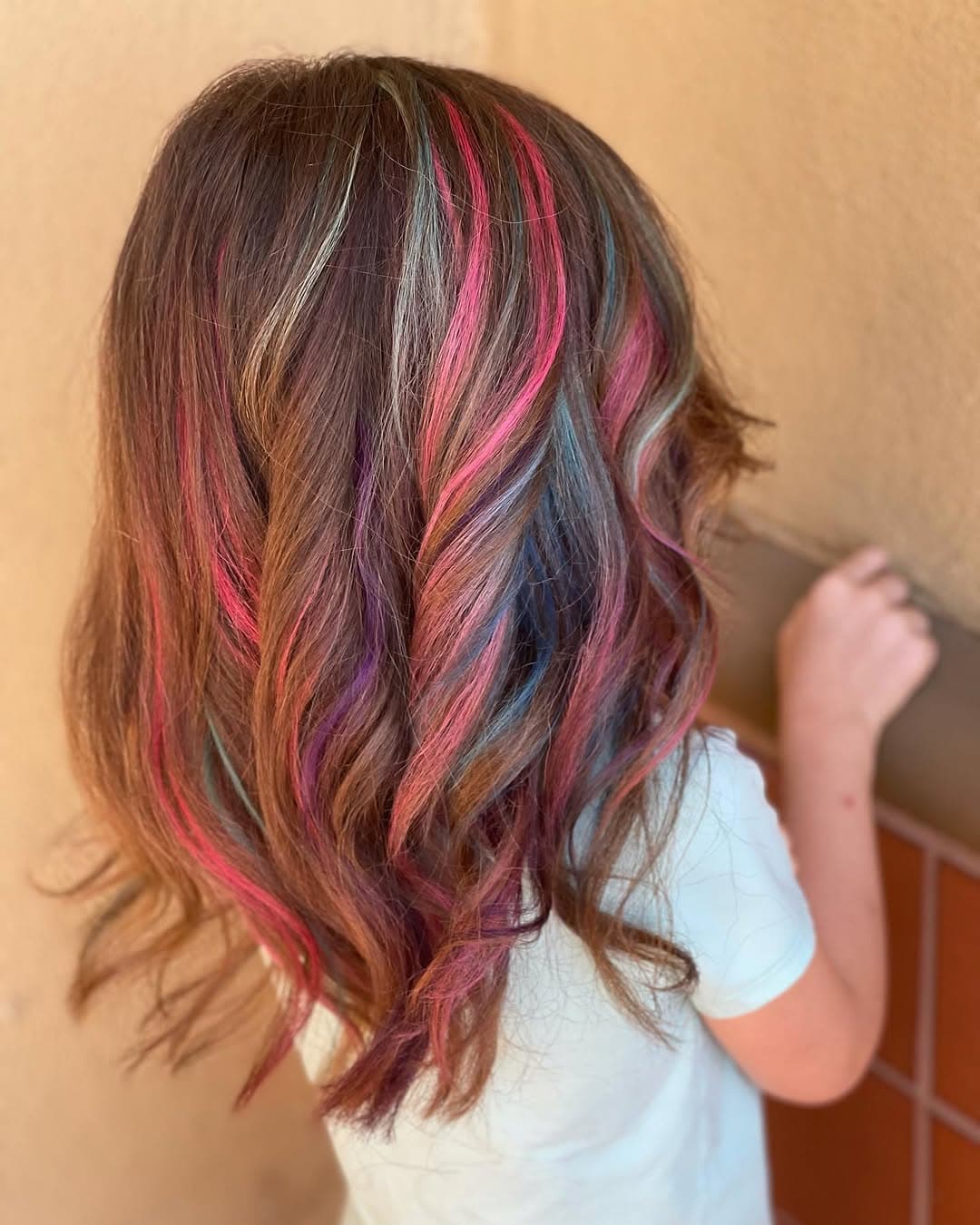 Mermaid off duty. 🧜🏻♀️
.
.
.
#mermaid #mermaidvibes #mermaidhair #mermaids #joicco #joiccocolorintensity #summer #summerhair #summervibes #fantasyhair #coloredhair #brighthair #beachy #beachwaves #haircolor #highlights #peekaboohair #colorpop
