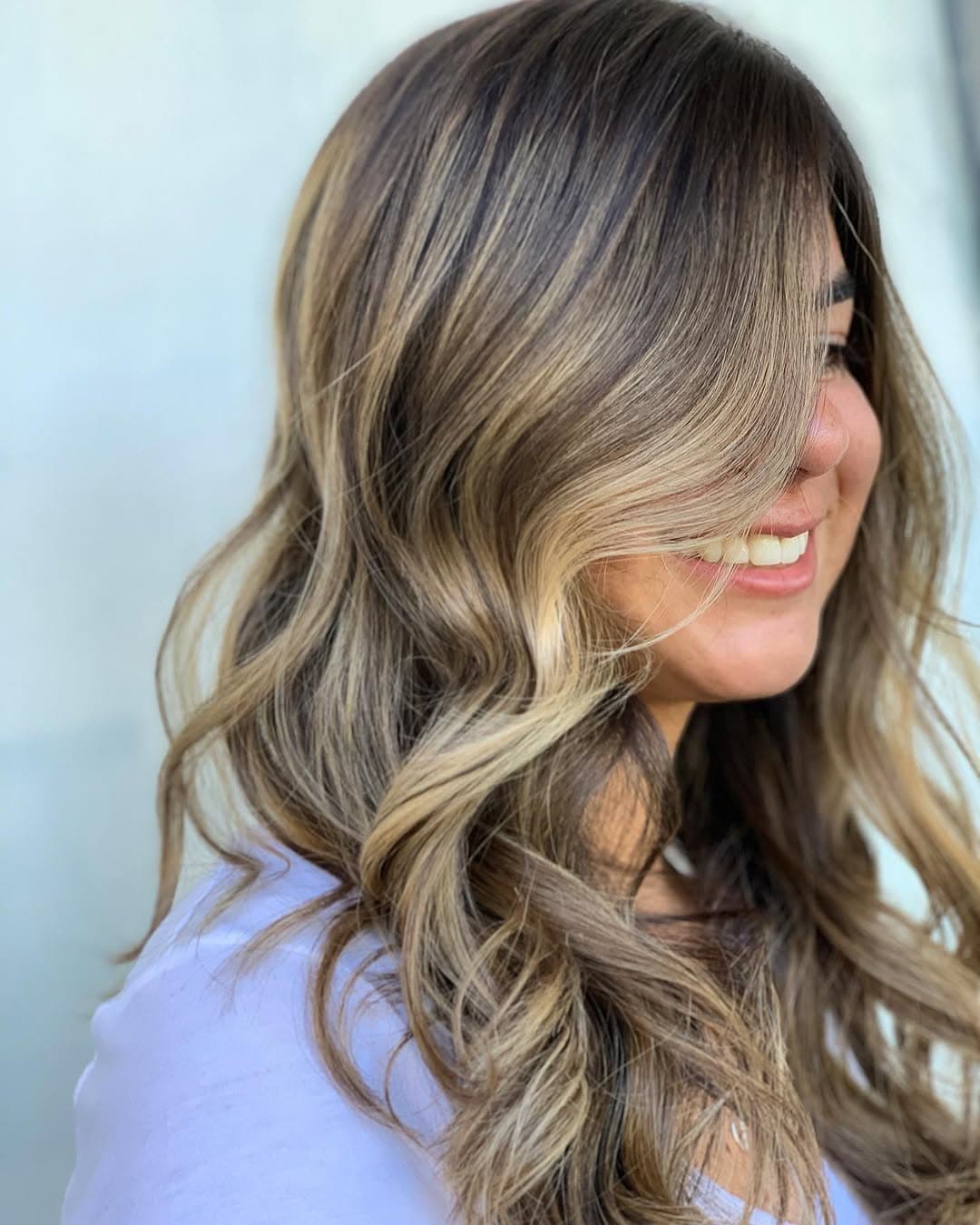 Did you feel it?! The touch of Fall in the air these last couple mornings? 🍂 Let’s ignore the fact that it’ll be 90 again this weekend and enjoy the cool while we have it! 🧡 .
.
Balayaged and Glazed with @matrix