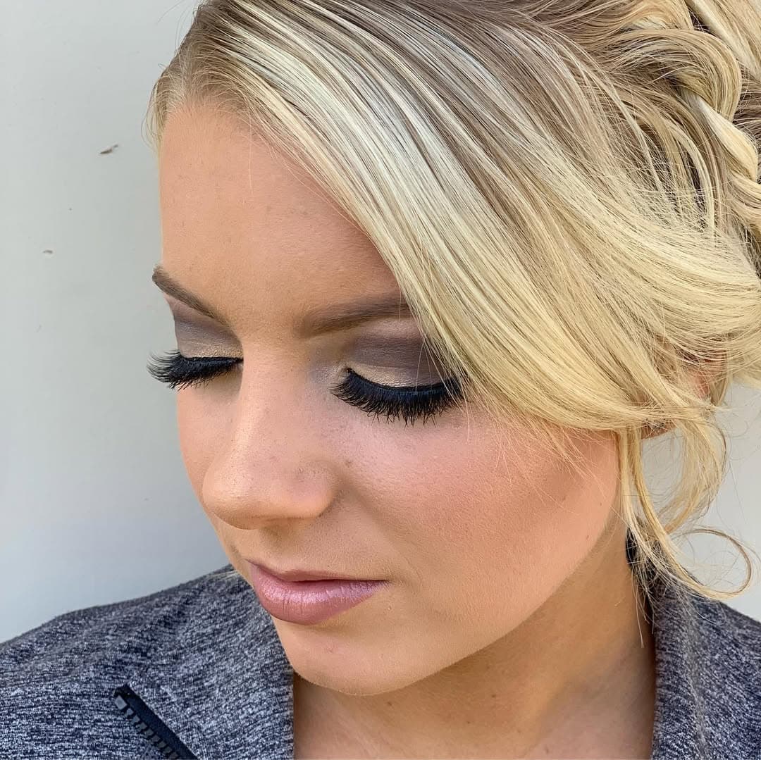 HOCO ‘19 <— that’s what the cool kids call it these days right? 🤷🏻♀️ Hair and Makeup on 1 of my little beauties! 😍
#stunner