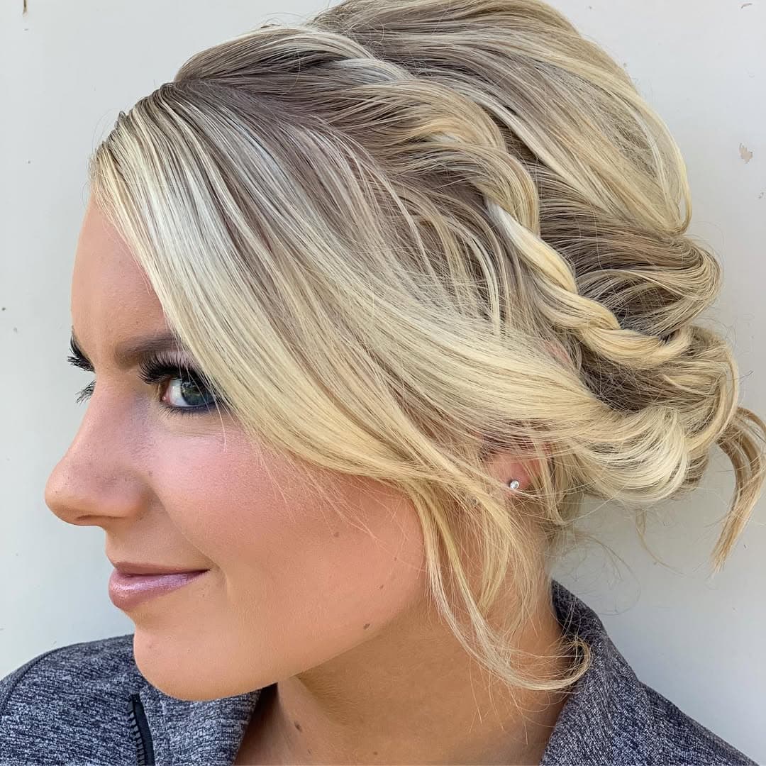 HOCO ‘19 <— that’s what the cool kids call it these days right? 🤷🏻♀️ Hair and Makeup on 1 of my little beauties! 😍
#stunner