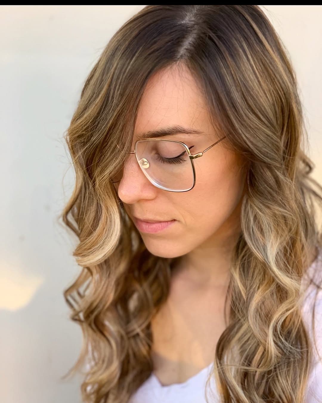 Balayage Refresh! ♻️ That’s the beauty of low maintenance color. Guests can go longer between color services...which makes it easier on the hair & the wallet. Plus, it’s just plain beautiful! 😍