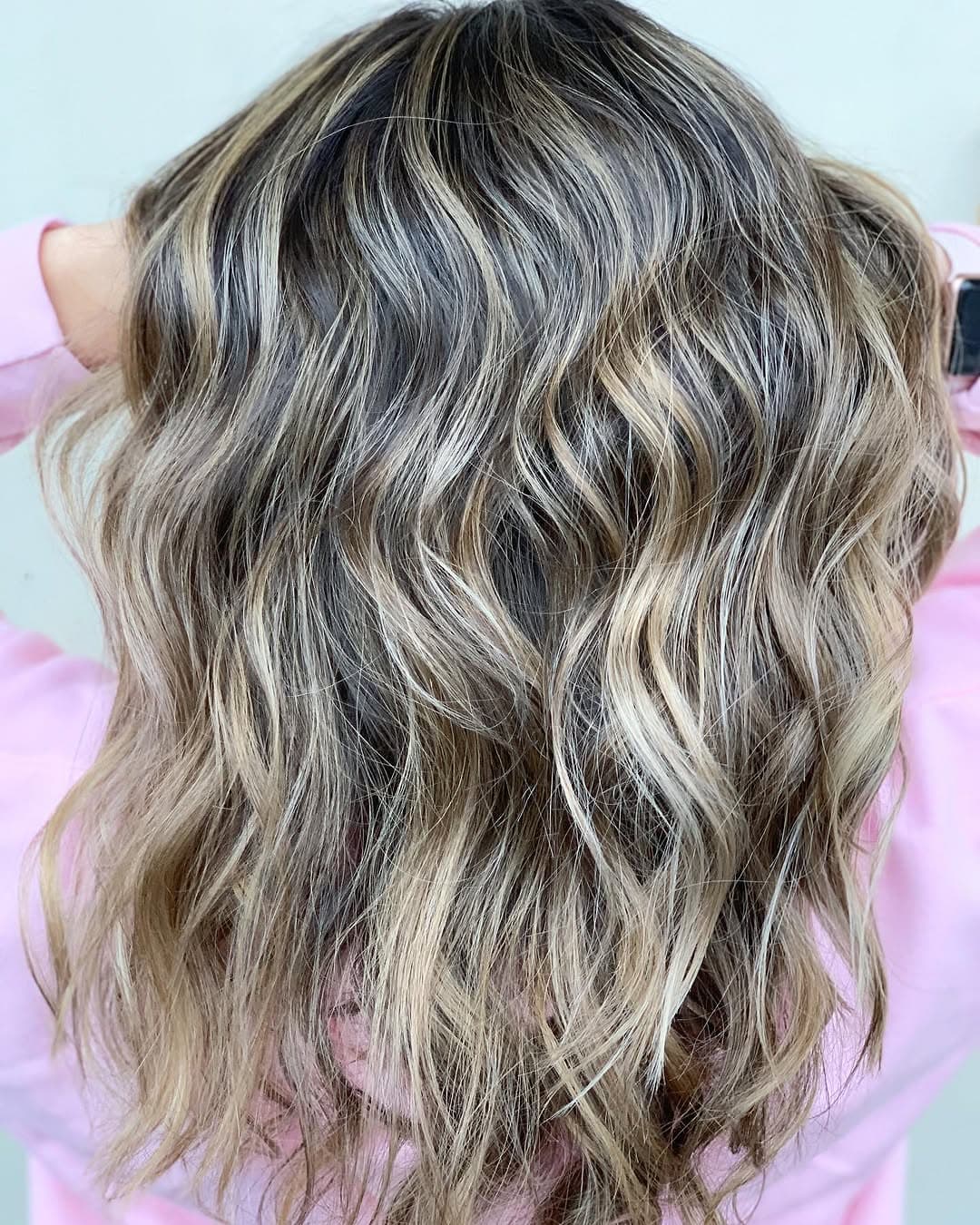 Don’t mind me...just over here daydreaming about the day I can start painting some hair again! 💜 How are you guys doing? I can’t tell you how much I miss you all! Soon enough, we’ll be seeing one another again...until then, let’s look at this gorgeous Balayage I was lucky enough to paint! 😘