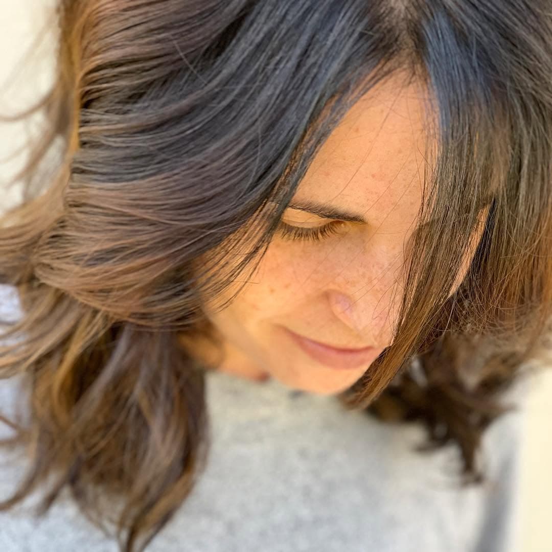 I’m loving these Warm Brunette Melts! Sometimes the smallest lift, can pack the biggest punch. 👊🏼 .
.
Balayaged & Glazed with @matrix