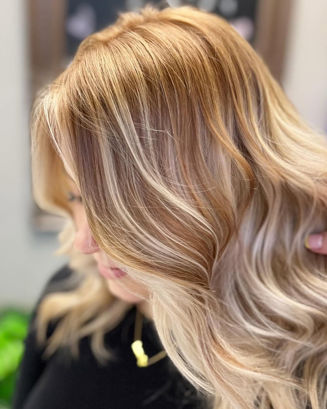 Cowgirl Copper...but keep it blonde! 🍓
.
.
.
#haiebynoellelucy #breahair #breahairstylist #breahairsalon #ochair #ochairstylist #orangecountysalon #orangecountyhairstylist