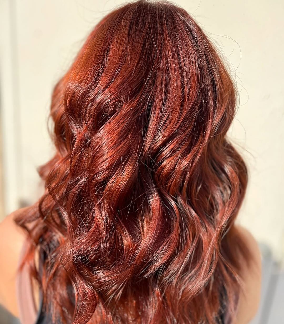 It may be cold and rainy outside...
But, this hair is coming in HOT! ❤️🔥
.
.
.
#copperhair #cowgirlcopper #joico #hairbynoellelucy #ocstylist #orangecountystylist #ochair #ochairstylist #orancountyhair #orangecountyhairstylist