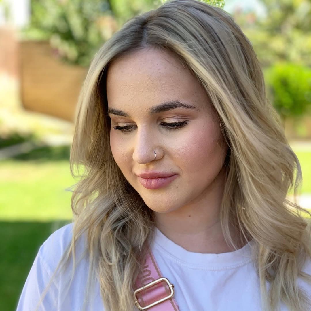 PSA:
Almost EVERYONE lifts warms. Lemme say that again for the people in the back: Almost everyone lifts warm! That being said, Balayage may not be the method to get your hair lighter.
Don’t get my wrong, I love painting hair...but the actual method of me achieving that ashy/platinum color may not be done with balayage.
That’s when we introduce foilage, baby-lights in foils, & like we did with this babes hair...a full weave with a root smudge.
Trust the process, trust your stylist, trust that I have your hair dreams and it’s health as my top priority. I’ll get you to your hair goal...but, it may be process! Stick with me baby girl, I got you! 💋
Swipe for before —>