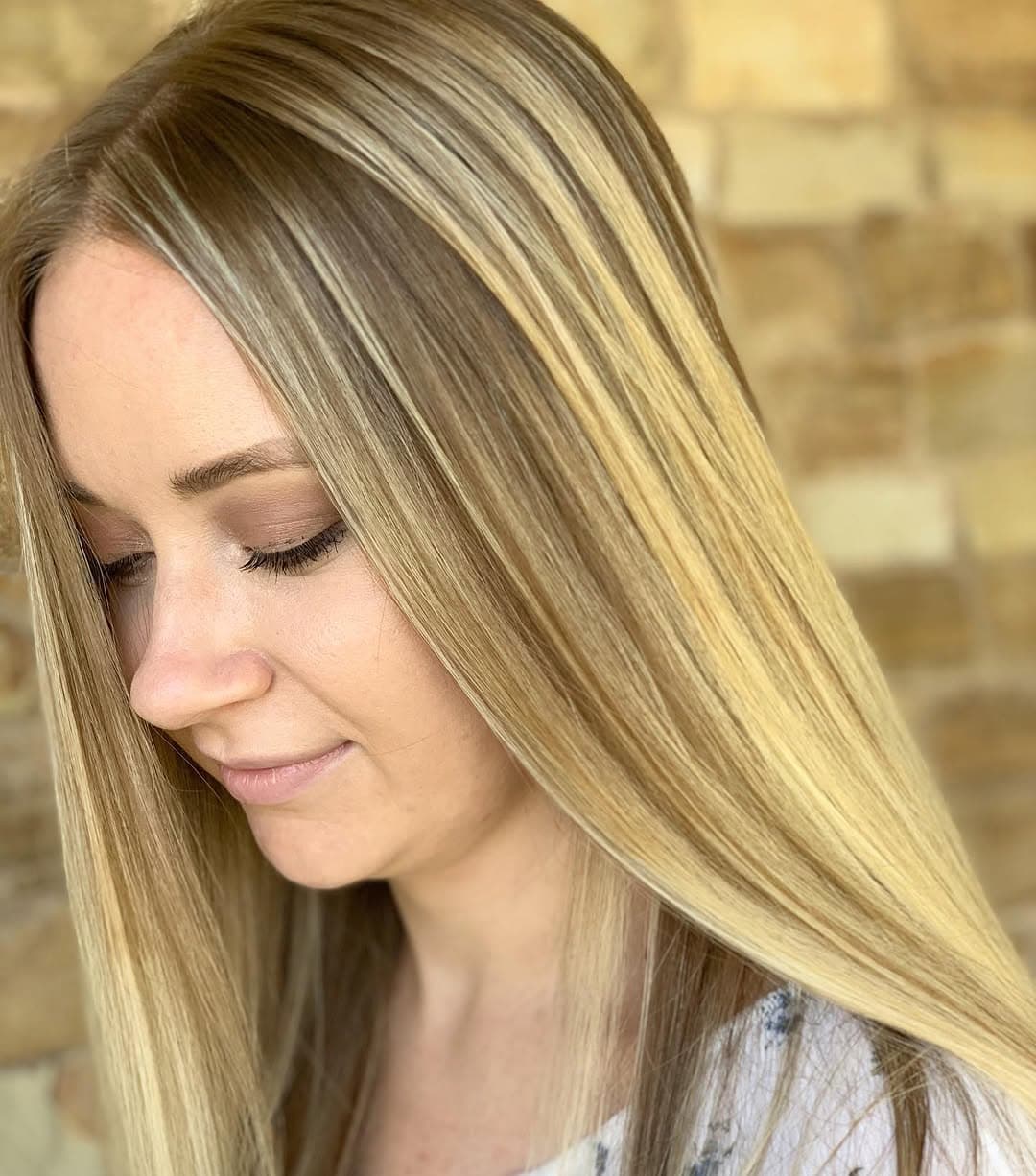 Happy Tuesdays Lovelies! So excited to be headed back into the salon this week, and can’t wait to see your smiling faces. 😘
Also, how beautiful is this girl and her new balayage?!
Balayaged with @Matrix New Light Master with Bonder Inside.