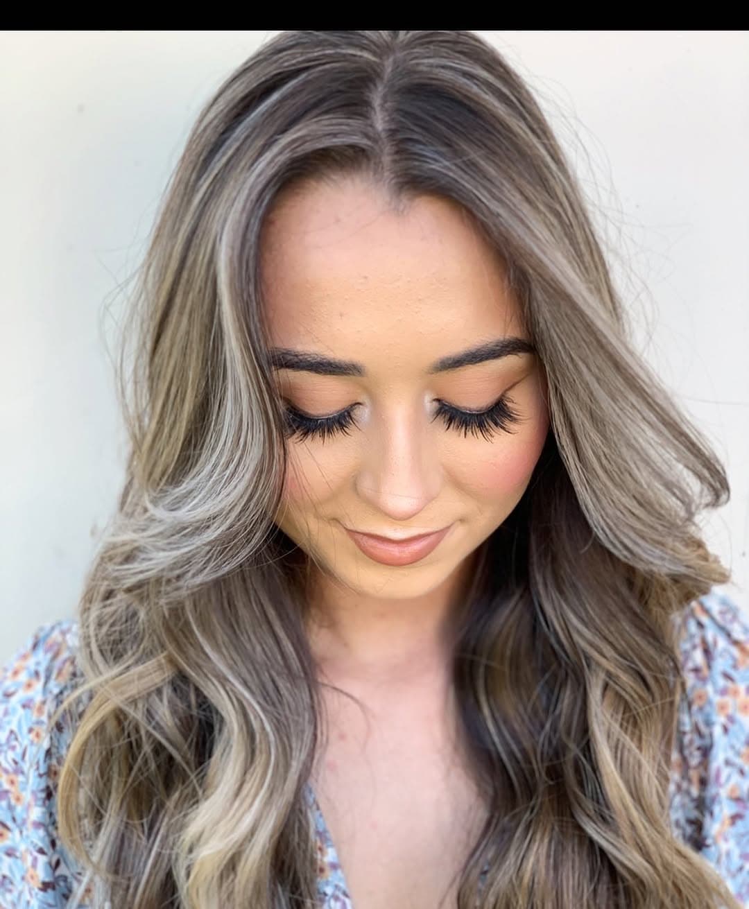 A little bit of Balayage, a few baby-lights, a cool glaze & BAM 💥
...Perfection! 👌🏼
Painted with @matrix Light Master
Glazed with @Redken Shades EQ