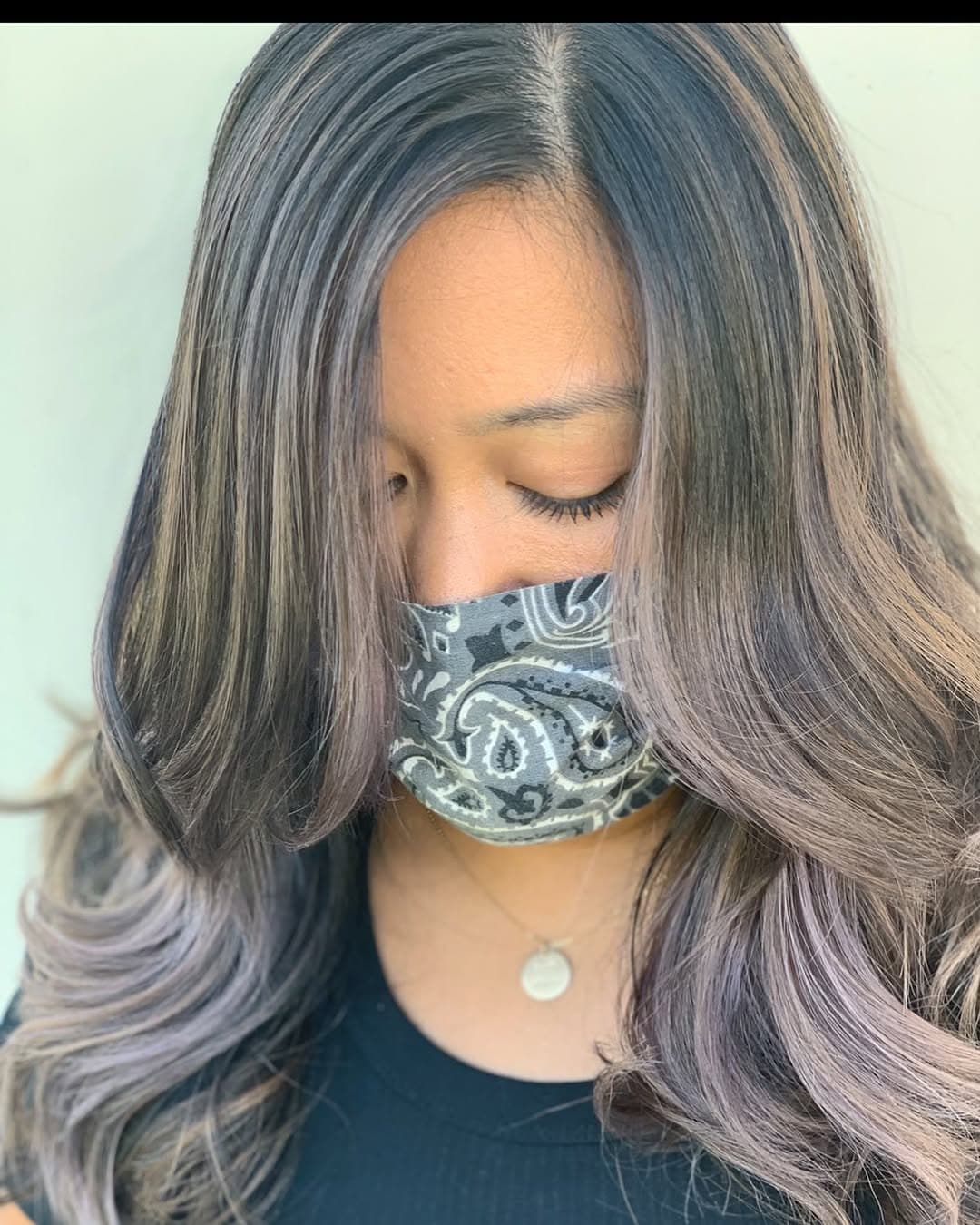 We call this Smoky Violet 💨💜
Totally loving this tone!
What hair color vibe are you into this Fall season? Comment below and let me know...😘
Balayaged & Glazed with @matrix