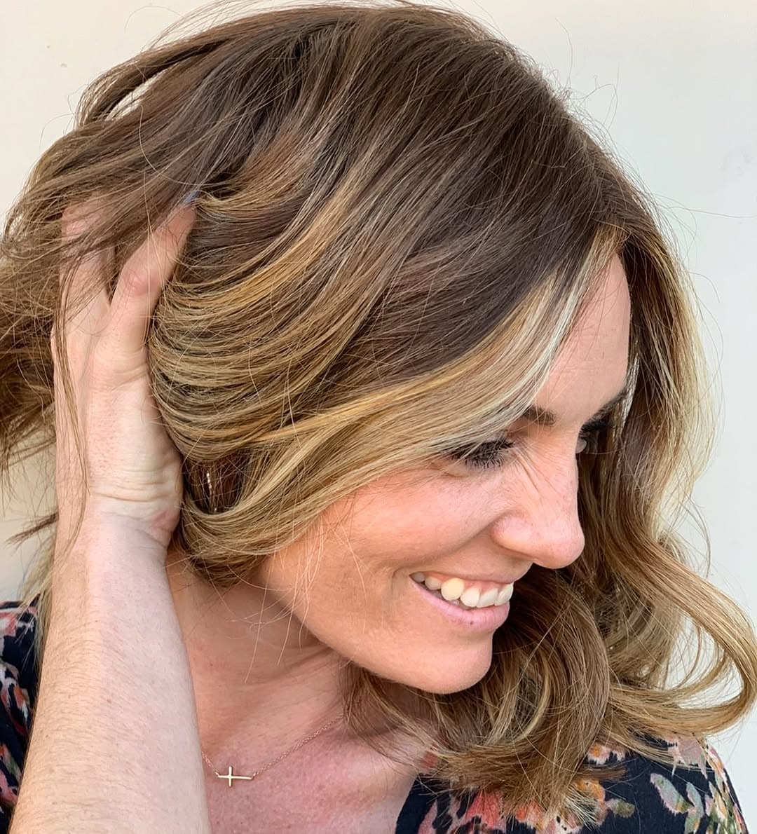 Stay in your Magic ✨
That money piece Popp’n!
Balayaged and Glazed with @matrix
.
.
.
#hairbynoellelucy #naturalredhead #redhair #moneypiece #ocbalayage #ocbalayageartist #ochair #ochairstylist #orangecountyhair #orangecountyhairstylist #ocsalon #ochairsalon #livedinhair #bronzeblonde #caramelhair #redhairbalayage #faceframebalayage #citiesbesthairartist #showmethebalayage #matrix #matrixhaircolor #breahairstylist #brea #fullerton #yorbalinda #placentia #anaheim #anaheimhills #buenapark #lahabra
