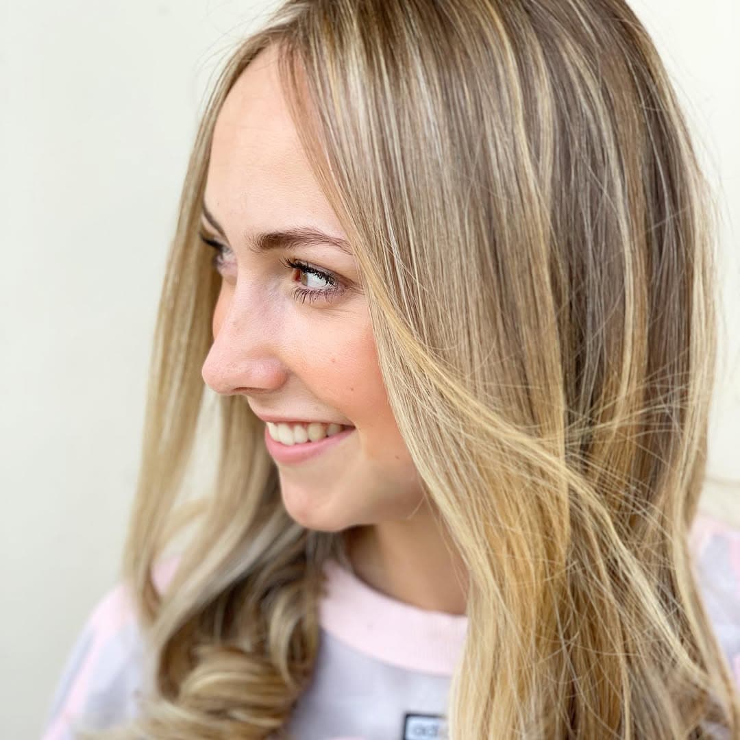 Summer Ready Balayage 🌞
I don’t know about you but I’m counting down the days till my toes are in the sand and there’s a margarita in my hand. 😉
In the meantime...let’s get your hair ready for those toasty days! This doll had never colored her hair before, she had never even curled it!
I have said it once and I’ll say it again...a guest trusting me to paint their hair for the first time is ALWAYS an honor!
Balayaged & Toned w/ @matrix