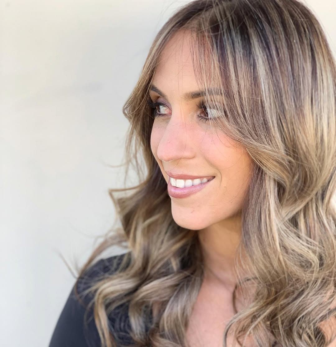 Irina 🔥
Anyone else so excited to see faces again!? I know I am 🙋🏻♀️ Irina is 1 of my besties and also happens to be drop dead GORGEOUS! For the past couple years we’ve been doing a full weave, then finishing with a glaze and root tap. It’s our perfect combo for low-maintenance color, but also assists in grey coverage.
Who else is ready for summer hair? 🌞