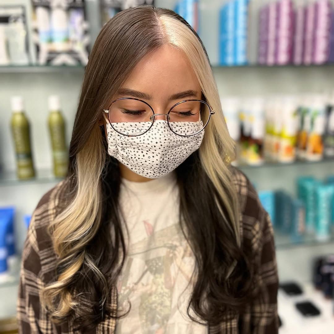 Cruella Vibes ❤️🤍🖤
…in the best way possible!
I’m obsessed with this color block I did recently. 😍
There is nothing better than when a guest is willing to try something new! Who else is ready to switch it up in 2022?!